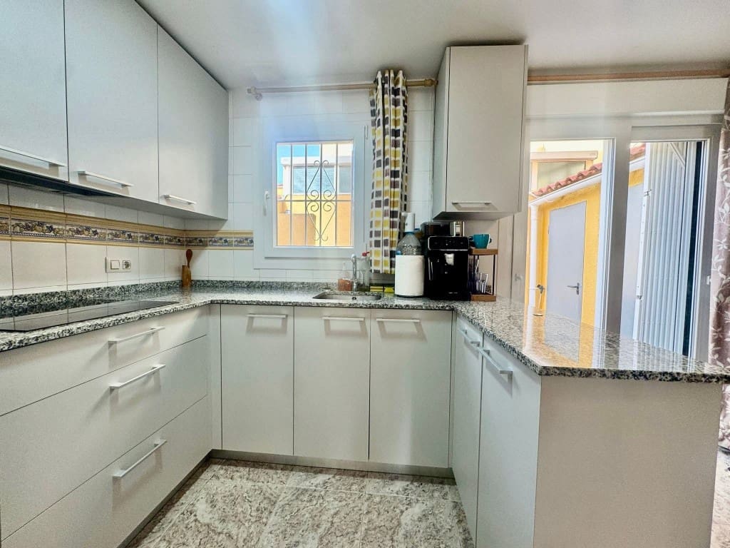 2 bedroom Apartment for sale in Cabo Roig with pool - € 219,900 (Ref: 9731292)