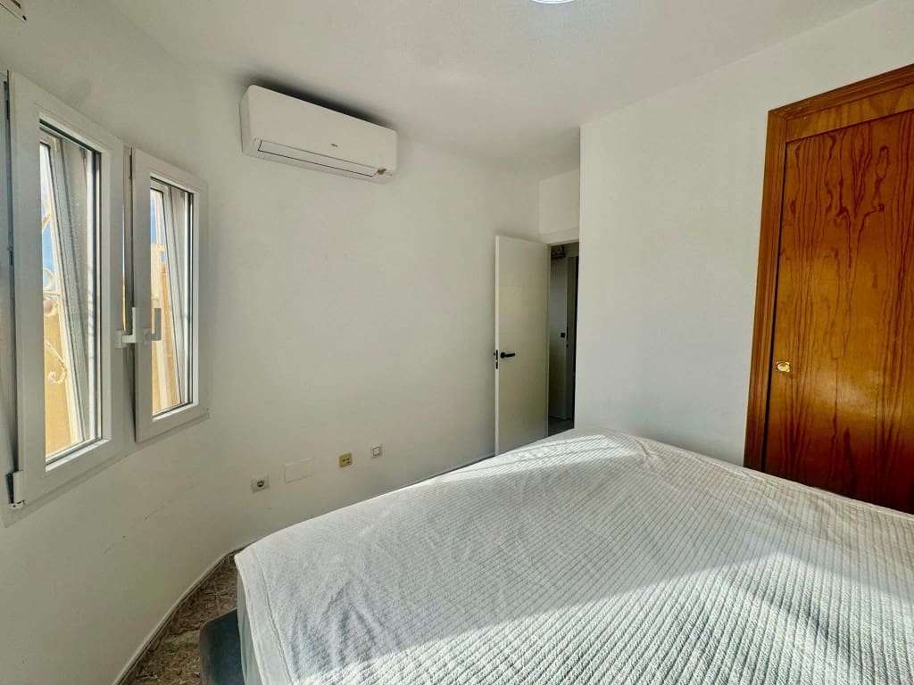 2 bedroom Apartment for sale in Cabo Roig with pool - € 219,900 (Ref: 9731292)