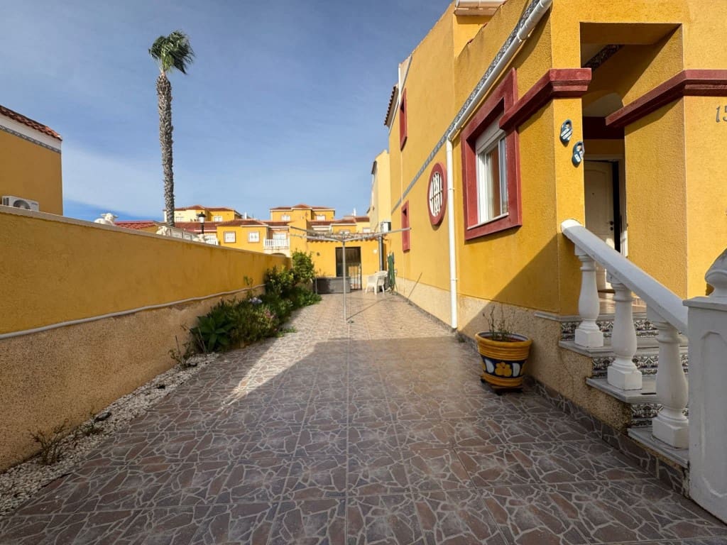 2 bedroom Apartment for sale in Cabo Roig with pool - € 219,900 (Ref: 9731292)