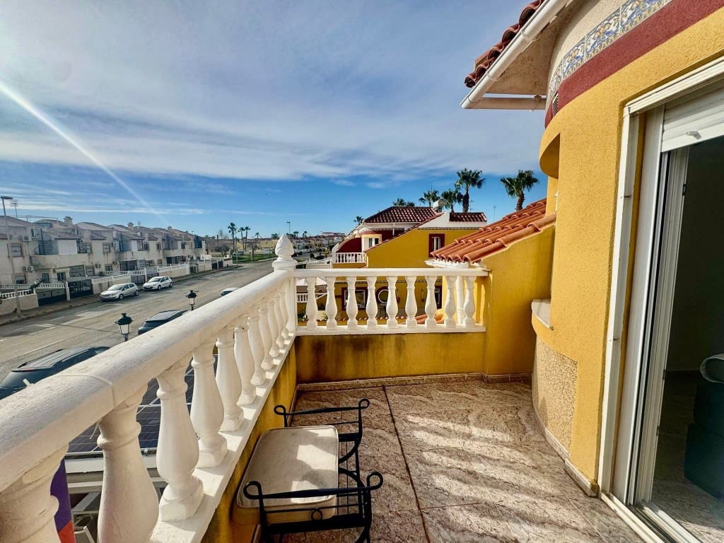 2 bedroom Apartment for sale in Cabo Roig with pool - € 219,900 (Ref: 9731292)