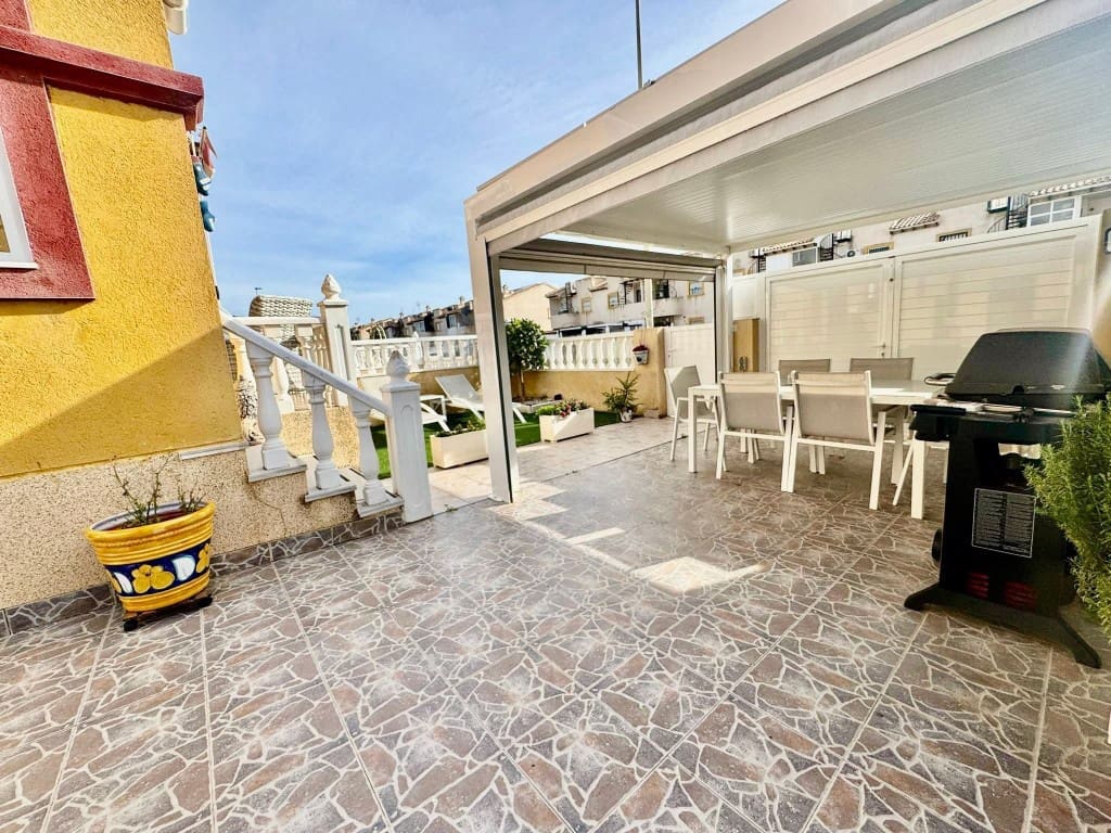 2 bedroom Apartment for sale in Cabo Roig with pool - € 219,900 (Ref: 9731292)