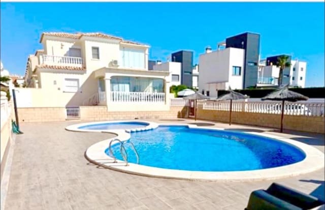 4 soverom Villa til salgs i Lomas de Cabo Roig - Los Dolses, Orihuela med svømmebasseng - € 349 000 (Ref: 9731295)