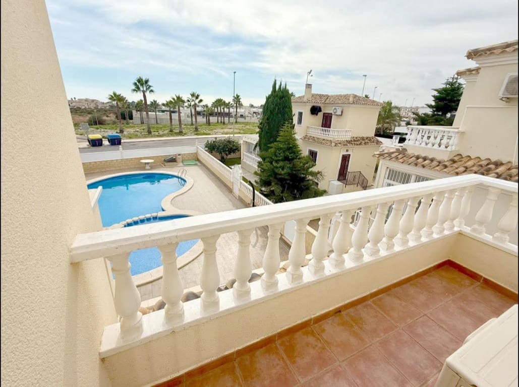 4 soverom Villa til salgs i Orihuela Costa med svømmebasseng - € 349 000 (Ref: 9731295)