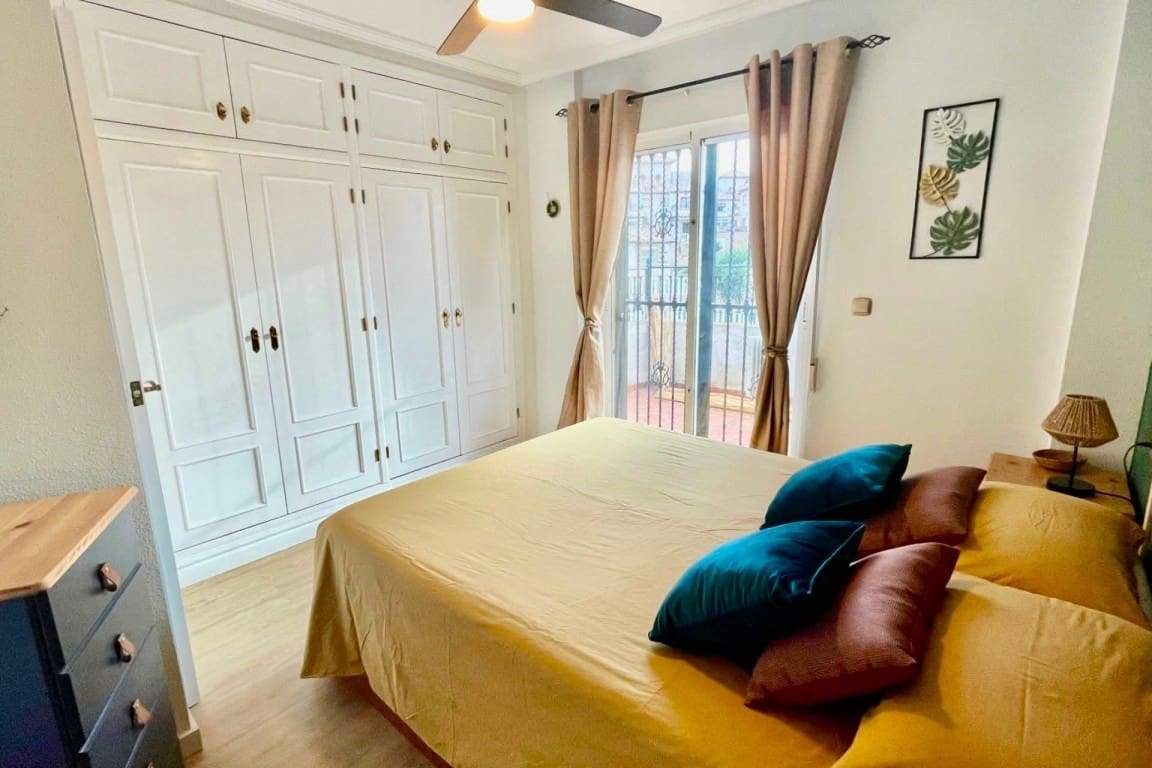 3 quarto Moradia para venda em Villamartin com piscina - 249 000 € (Ref: 9731297)