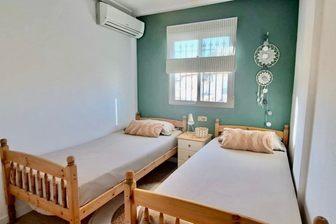 3 quarto Moradia para venda em Villamartin com piscina - 249 000 € (Ref: 9731297)