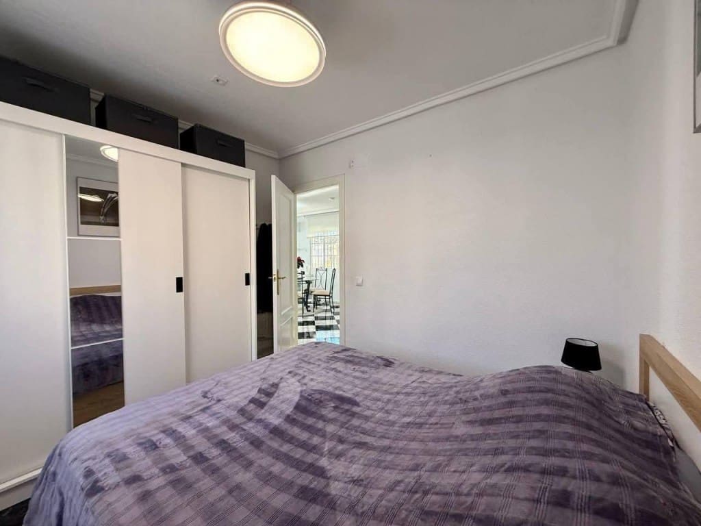 Chalet de 4 habitaciones en Playa Flamenca en venta con piscina - 359.900 € (Ref: 9736001)