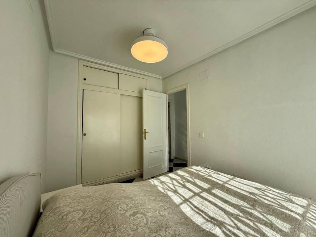 Chalet de 4 habitaciones en Playa Flamenca en venta con piscina - 359.900 € (Ref: 9736001)