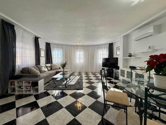 Chalet de 4 habitaciones en Playa Flamenca, Orihuela en venta con piscina - 359.900 € (Ref: 9736001)