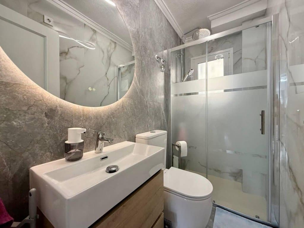 Chalet de 4 habitaciones en Playa Flamenca en venta con piscina - 359.900 € (Ref: 9736001)