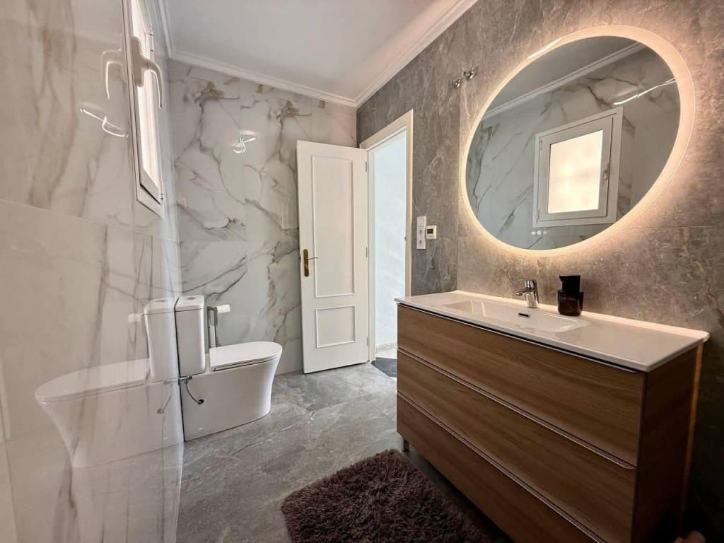 Chalet de 4 habitaciones en Playa Flamenca en venta con piscina - 359.900 € (Ref: 9736001)