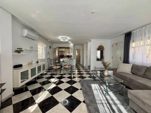 Chalet de 4 habitaciones en Playa Flamenca, Orihuela en venta con piscina - 359.900 € (Ref: 9736001)