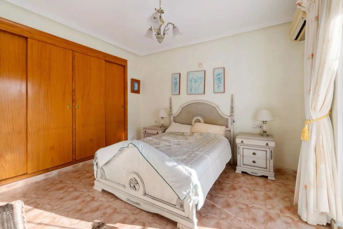 3 makuuhuone Huvila myytävänä paikassa Villamartin mukana uima-altaan - 285 000 € (Ref: 9744309)