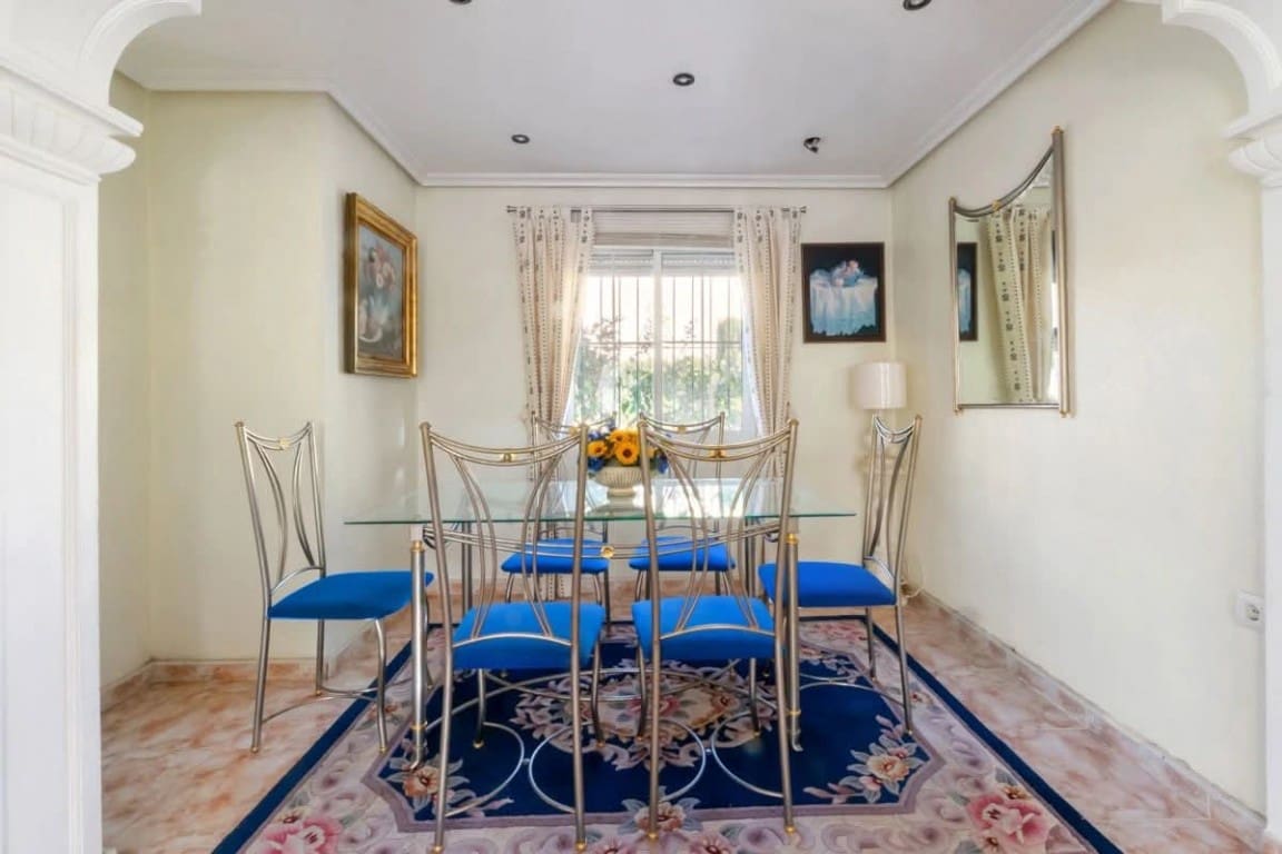 3 makuuhuone Huvila myytävänä paikassa Villamartin mukana uima-altaan - 285 000 € (Ref: 9744309)