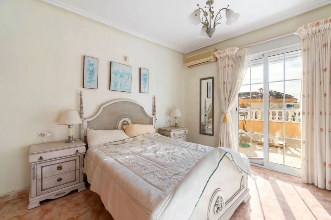 3 makuuhuone Huvila myytävänä paikassa Villamartin mukana uima-altaan - 285 000 € (Ref: 9744309)