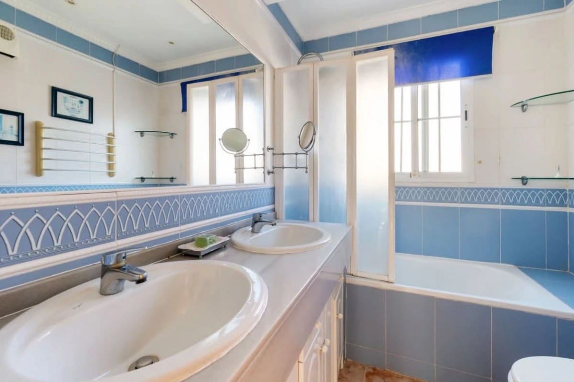 3 makuuhuone Huvila myytävänä paikassa Villamartin mukana uima-altaan - 285 000 € (Ref: 9744309)