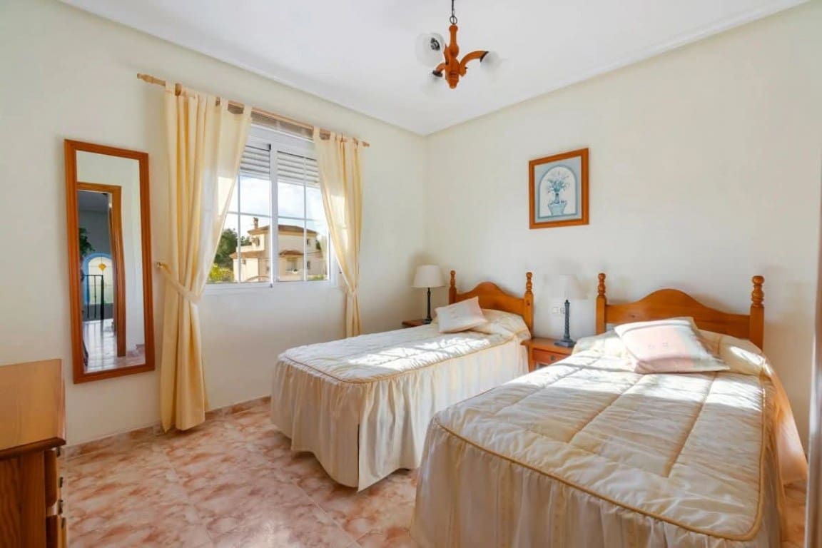 3 makuuhuone Huvila myytävänä paikassa Villamartin mukana uima-altaan - 285 000 € (Ref: 9744309)