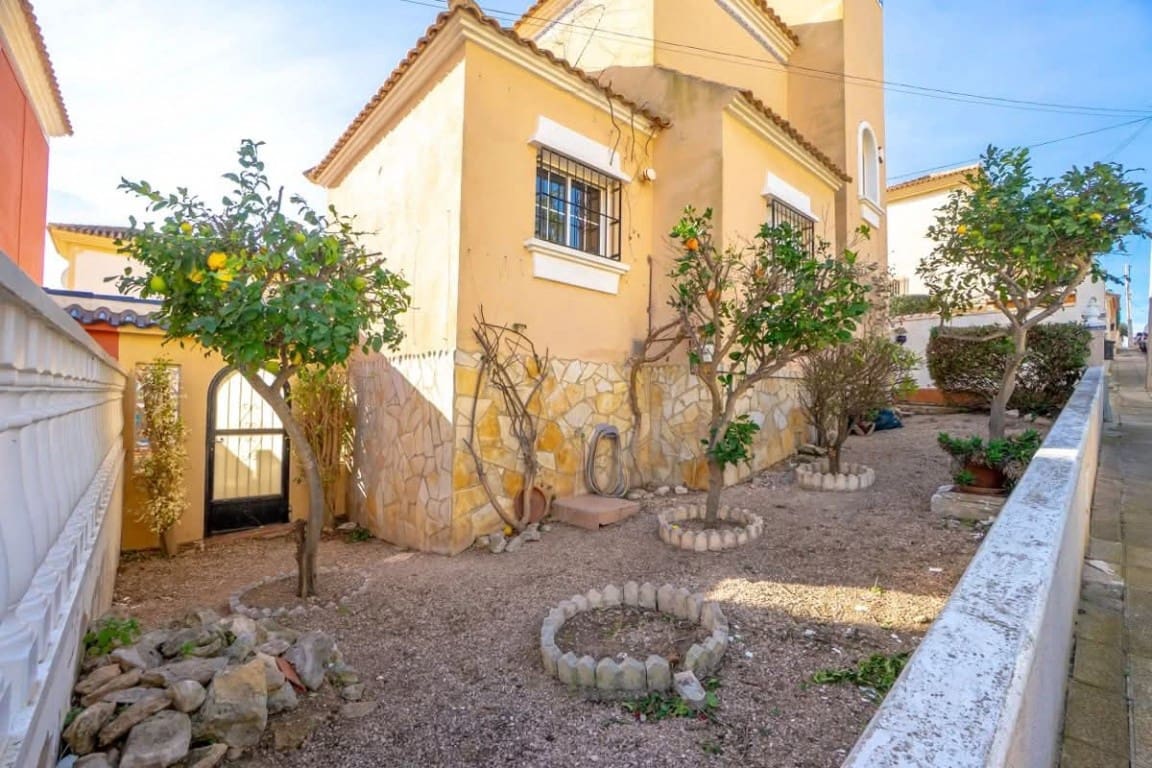 3 makuuhuone Huvila myytävänä paikassa Villamartin mukana uima-altaan - 285 000 € (Ref: 9744309)