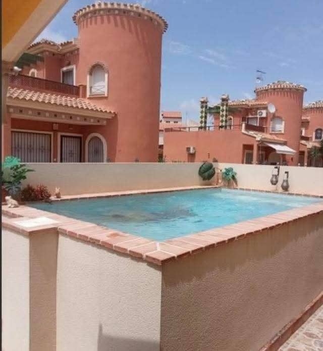 3 Zimmer Villa zu verkaufen in Playa Flamenca mit Pool - 285.000 € (Ref: 9781256)
