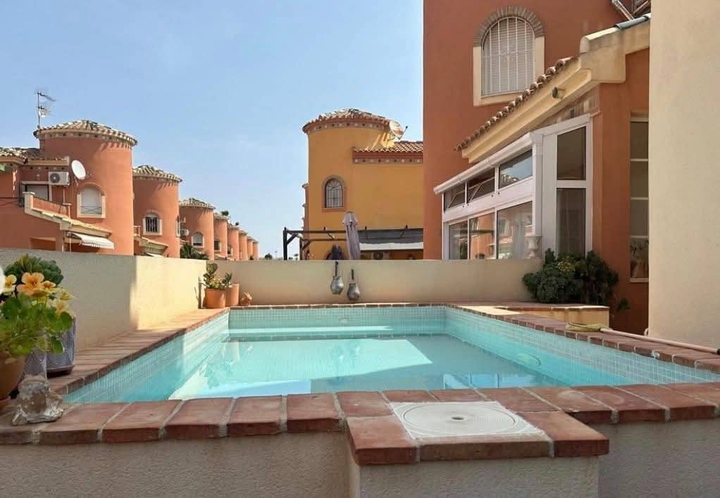 3 Zimmer Villa zu verkaufen in Playa Flamenca mit Pool - 285.000 € (Ref: 9781256)