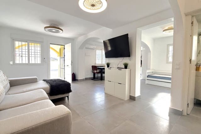 2 soveværelse Villa til salg i La Zenia, Orihuela med swimmingpool - € 339.000 (Ref: 9781257)