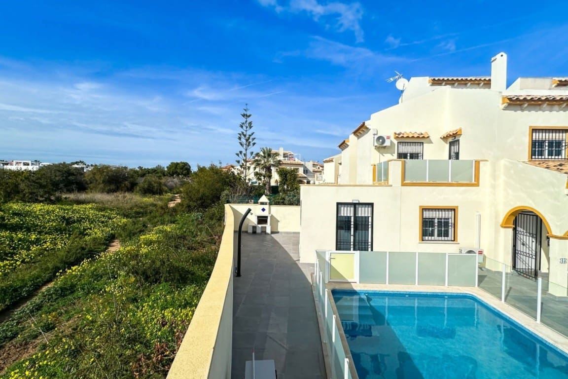 2 bedroom Villa for sale in La Zenia with pool - € 339,000 (Ref: 9781257)