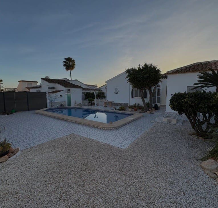 2 bedroom Villa for sale in La Florida with pool - € 279,900 (Ref: 9781413)