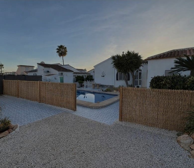 2 bedroom Villa for sale in La Florida with pool - € 279,900 (Ref: 9781413)