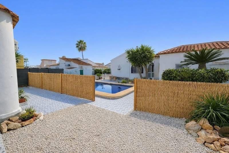 2 quarto Moradia para venda em La Florida com piscina - 260 000 € (Ref: 9781413)