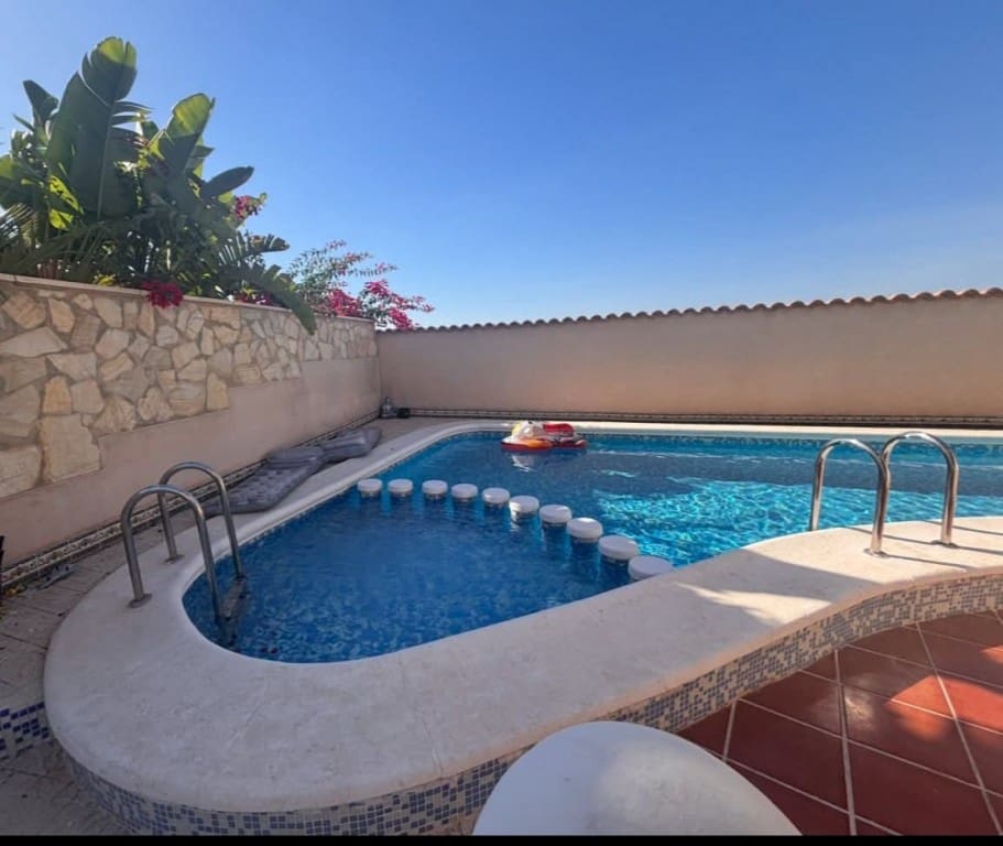 3 bedroom Villa for sale in La Zenia with pool - € 349,000 (Ref: 9784517)