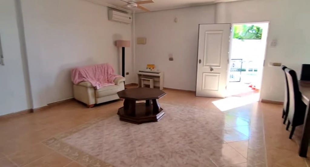 3 bedroom Villa for sale in La Zenia with pool - € 349,000 (Ref: 9784517)