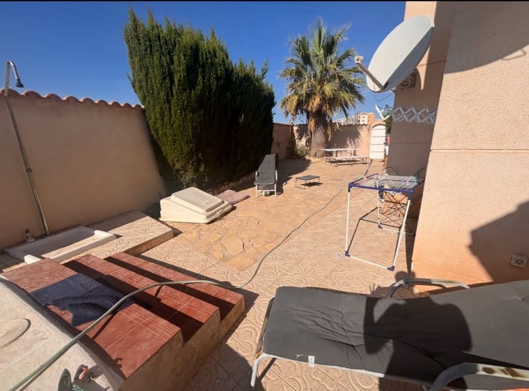 3 bedroom Villa for sale in La Zenia with pool - € 349,000 (Ref: 9784517)