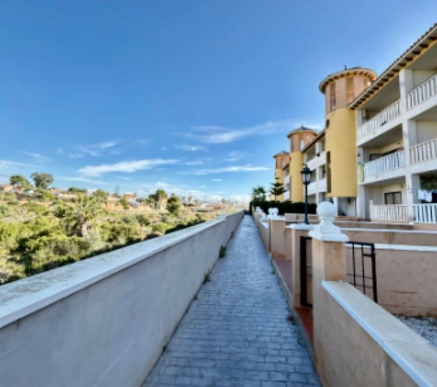 2 soverom Leilighet til salgs i Cabo Roig med svømmebasseng - € 139 950 (Ref: 9784518)