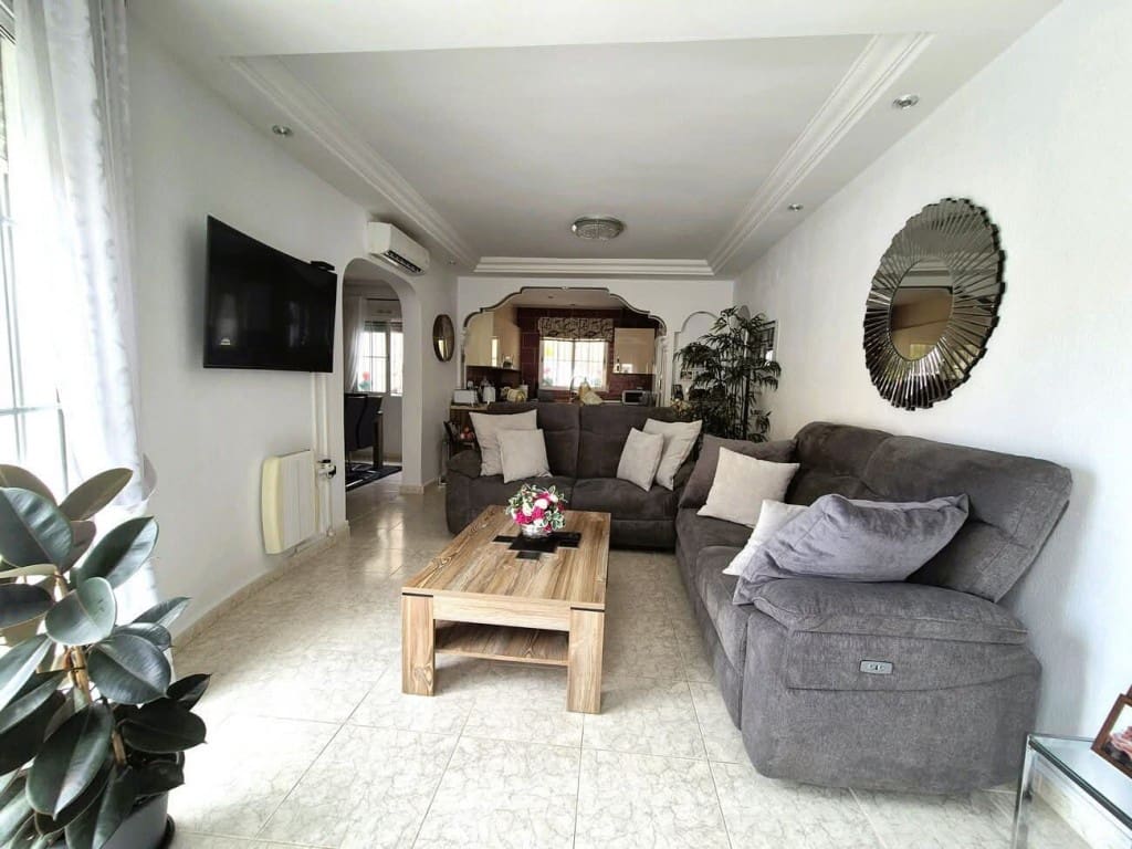 3 quarto Moradia para venda em Villamartin com piscina - 269 900 € (Ref: 9800964)