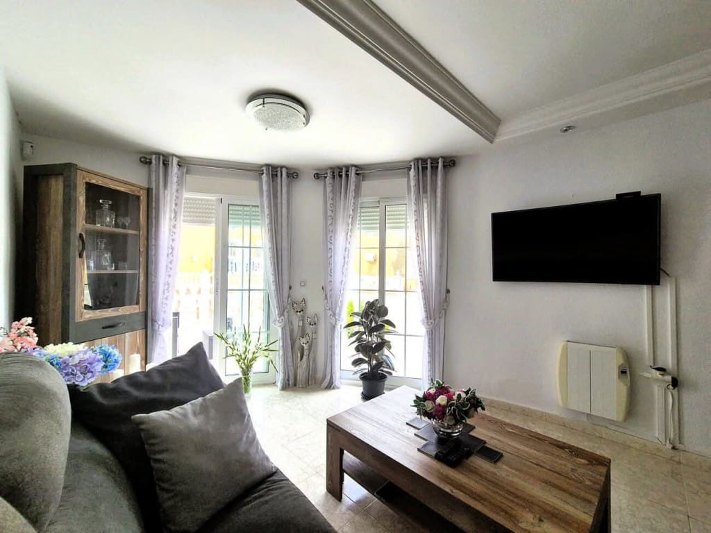 3 quarto Moradia para venda em Villamartin com piscina - 269 900 € (Ref: 9800964)