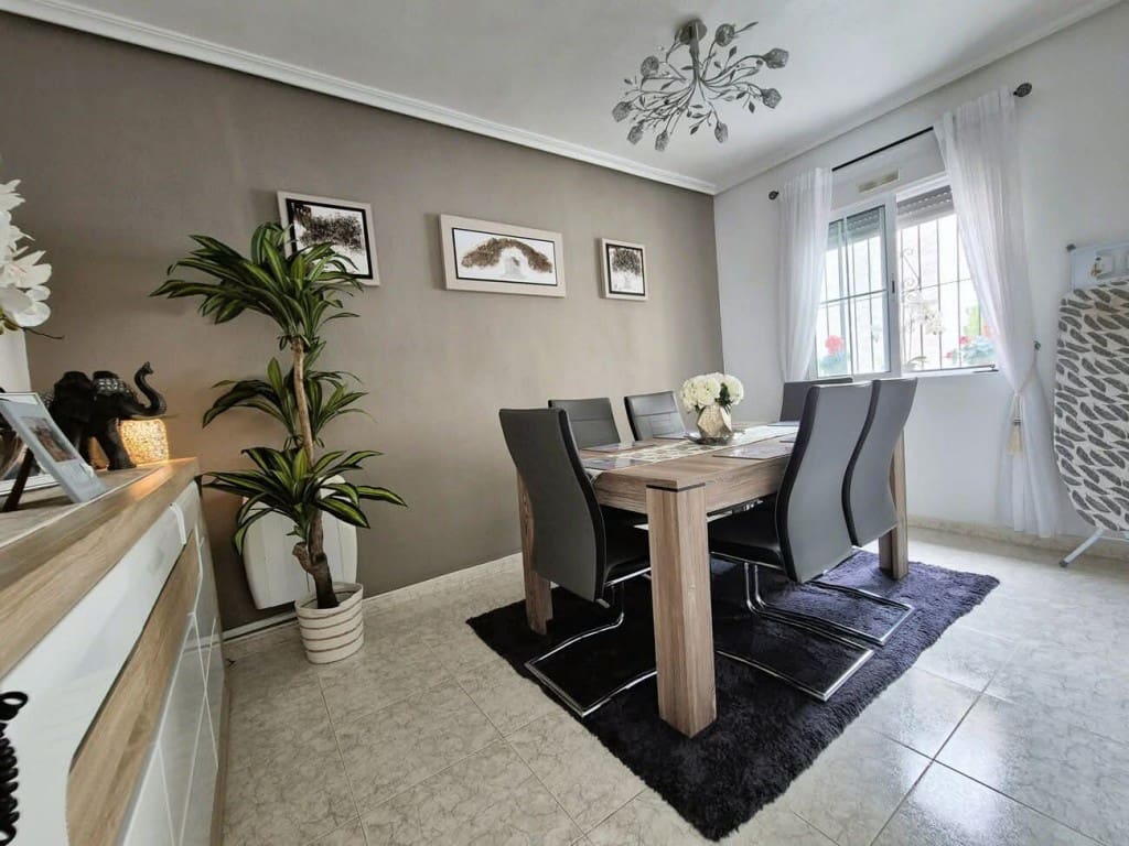 3 quarto Moradia para venda em Villamartin com piscina - 269 900 € (Ref: 9800964)