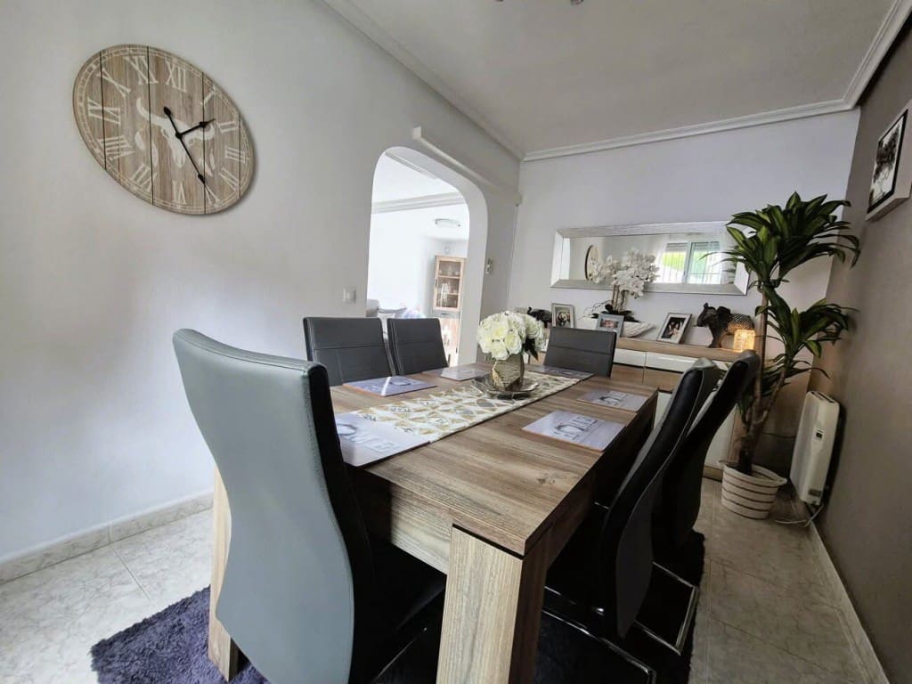 3 quarto Moradia para venda em Villamartin com piscina - 269 900 € (Ref: 9800964)