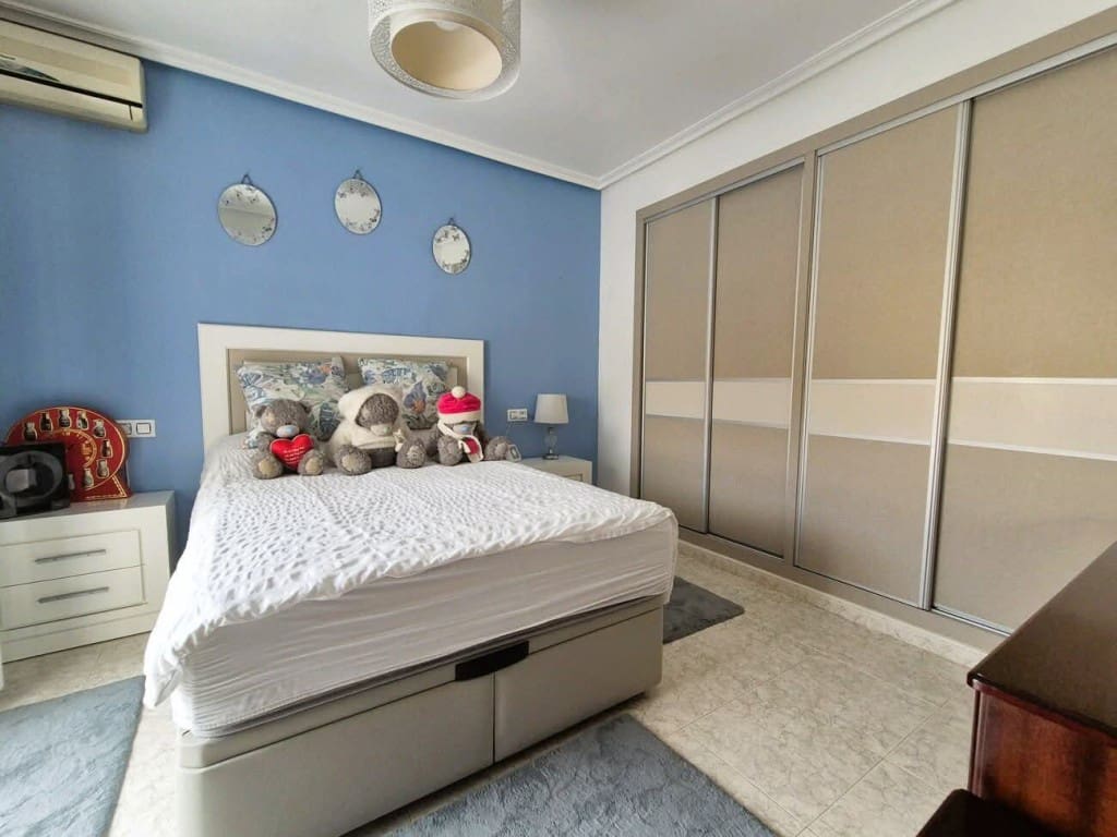 3 quarto Moradia para venda em Villamartin com piscina - 269 900 € (Ref: 9800964)