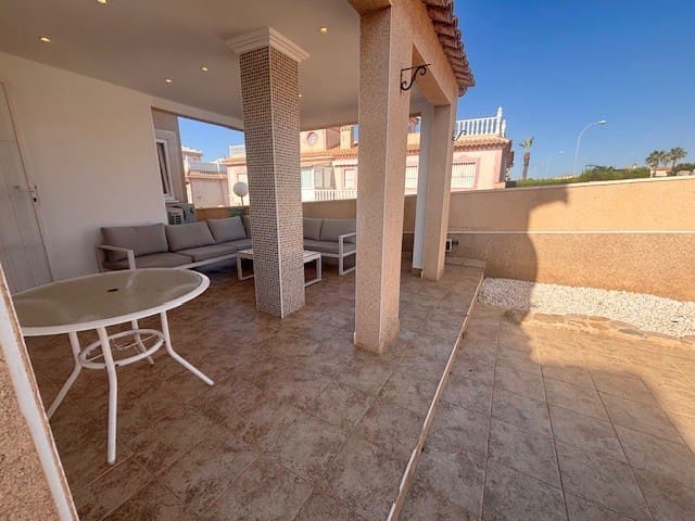 2 bedroom Villa for sale in Playa Flamenca with pool - € 245,000 (Ref: 9823660)