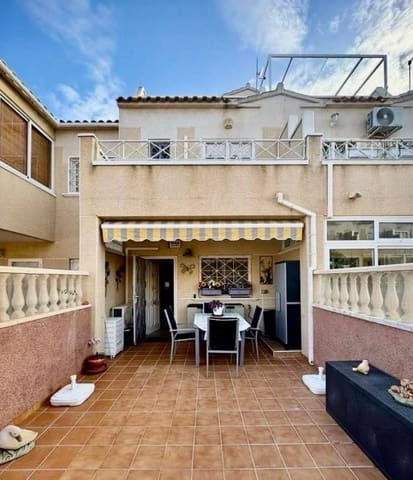 2 soveværelse Rækkehus til salg i Playa Flamenca, Orihuela med swimmingpool - € 174.900 (Ref: 9823662)