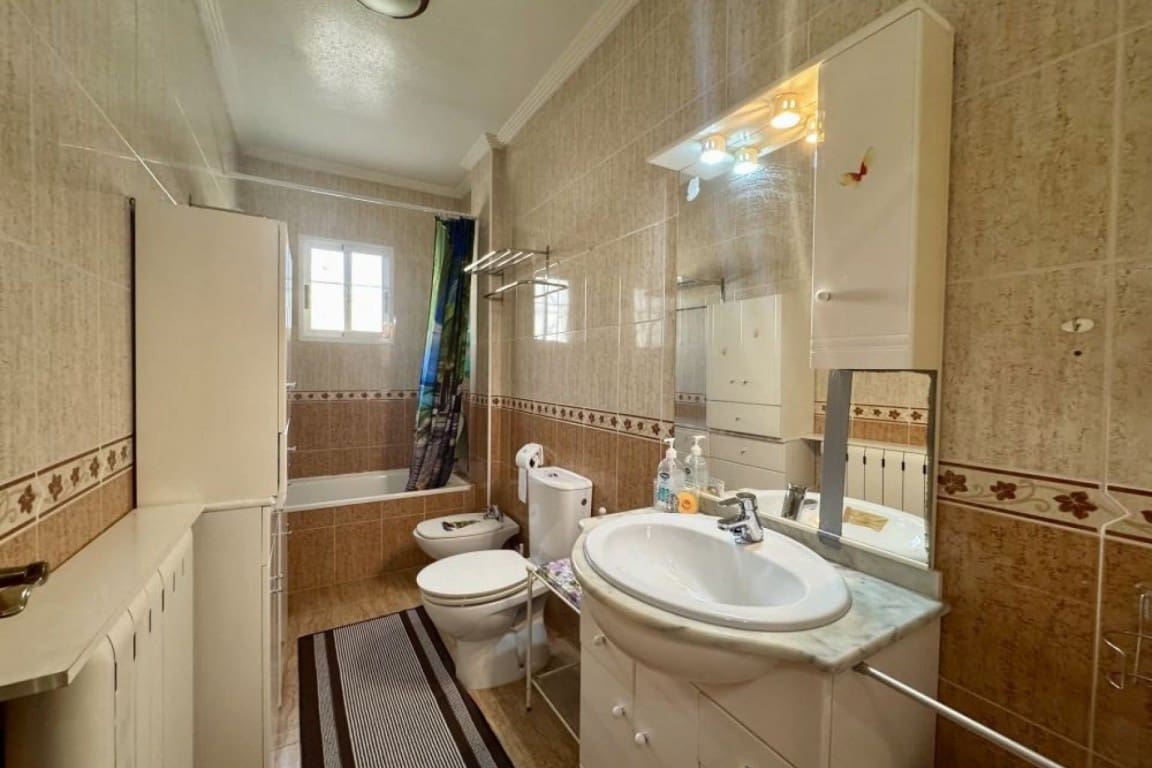 2 soveværelse Rækkehus til salg i Playa Flamenca med swimmingpool - € 174.900 (Ref: 9823662)