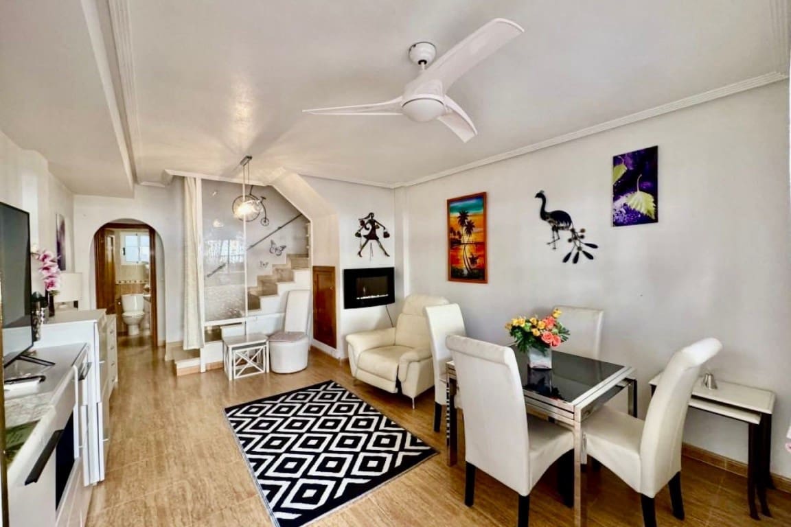 2 soveværelse Rækkehus til salg i Playa Flamenca med swimmingpool - € 174.900 (Ref: 9823662)