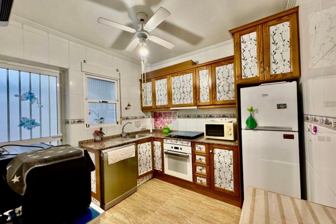 2 soveværelse Rækkehus til salg i Playa Flamenca med swimmingpool - € 174.900 (Ref: 9823662)