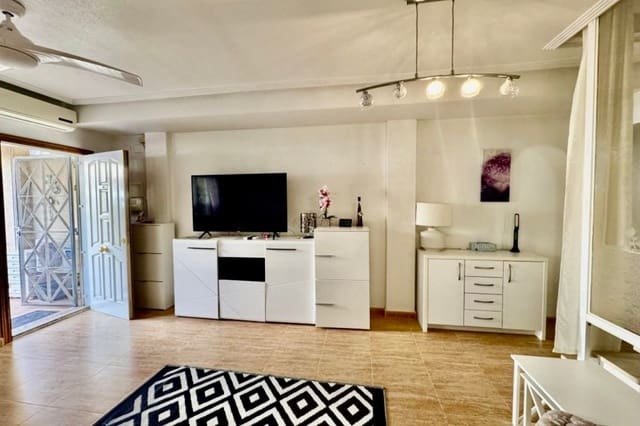 2 soveværelse Rækkehus til salg i Playa Flamenca, Orihuela med swimmingpool - € 174.900 (Ref: 9823662)