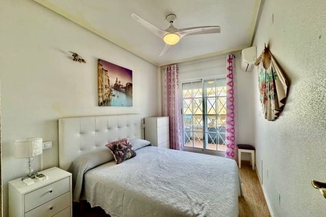 2 soveværelse Rækkehus til salg i Playa Flamenca, Orihuela med swimmingpool - € 174.900 (Ref: 9823662)