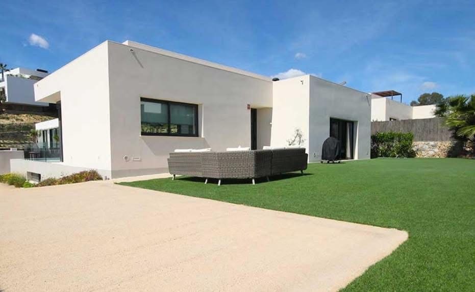 3 soverom Villa til salgs i Las Colinas Golf med svømmebasseng garasje - € 950 000 (Ref: 9833117)