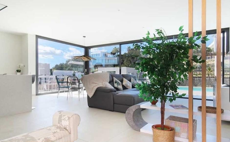 3 soverom Villa til salgs i Las Colinas Golf med svømmebasseng garasje - € 950 000 (Ref: 9833117)
