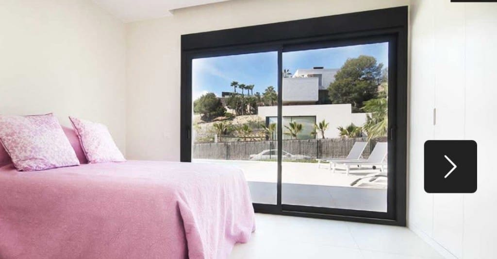 3 soverom Villa til salgs i Las Colinas Golf med svømmebasseng garasje - € 950 000 (Ref: 9833117)