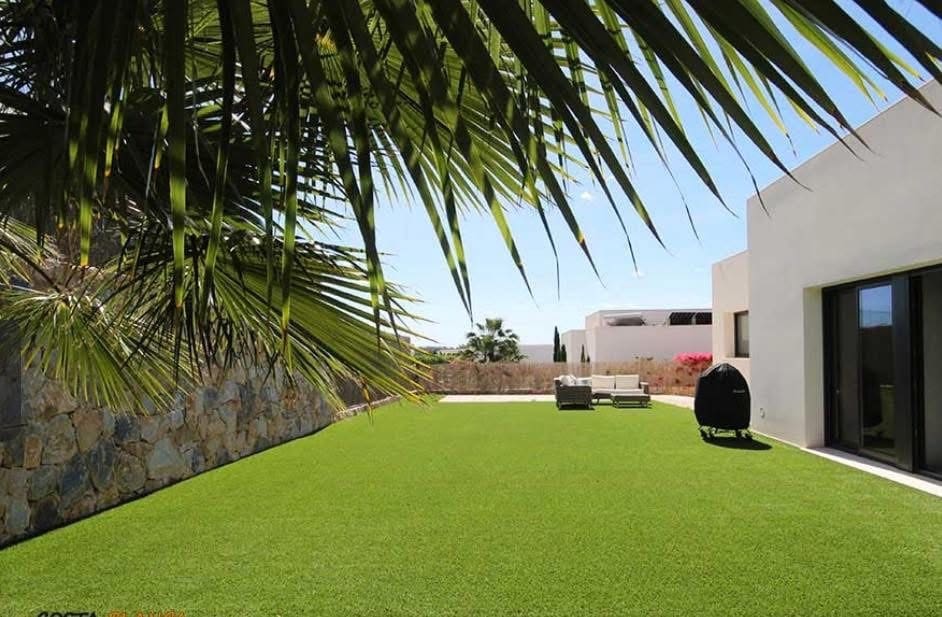 3 soverom Villa til salgs i Las Colinas Golf med svømmebasseng garasje - € 950 000 (Ref: 9833117)
