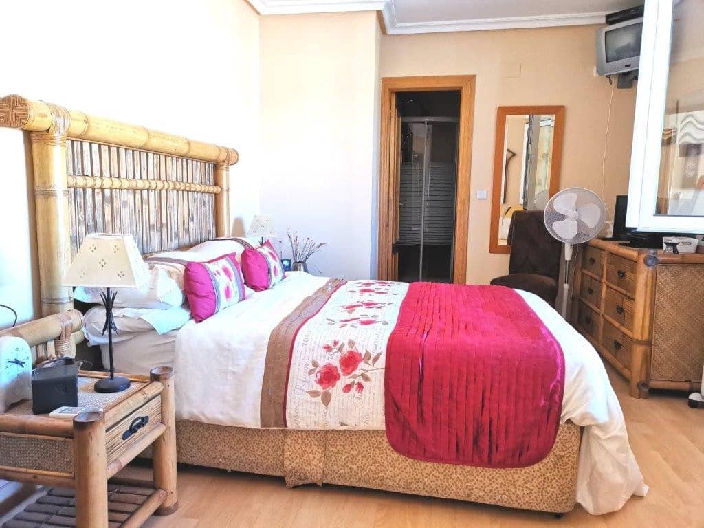 6 Zimmer Villa zu verkaufen in Los Balcones mit Pool - 599.999 € (Ref: 9838299)