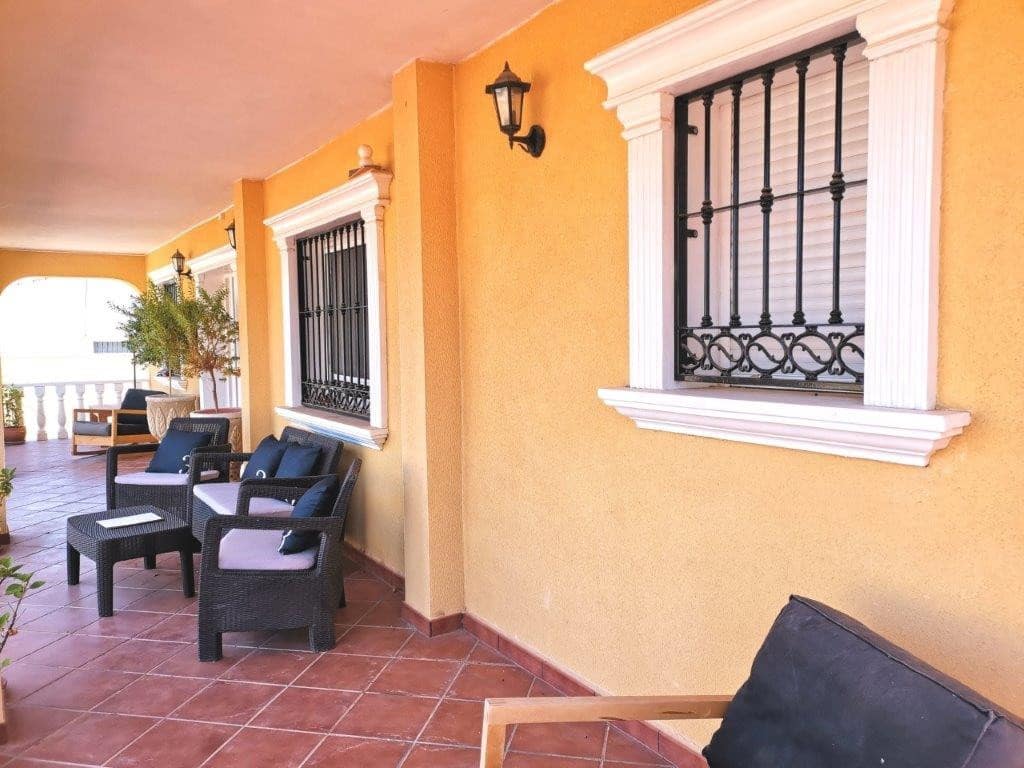 6 Zimmer Villa zu verkaufen in Los Balcones mit Pool - 599.999 € (Ref: 9838299)